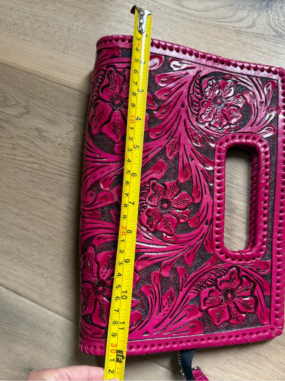NEW Que Chula Sobre Chico Pink tooled leather handbag - Picture 8 of 10